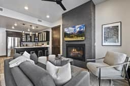 Mountain Luxury: Short walk to Canyons Lifts