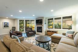 Snowcap Lodge: Spacious Townhome w/ Hot Tub
