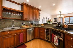 Heart of Deer Valley. Private, Hot Tub, Sleeps 12!