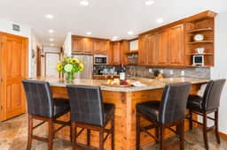 Heart of Deer Valley. Private, Hot Tub, Sleeps 12!