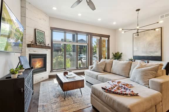 Modern Mountain Escape at Blackstone Walk to PCMR!