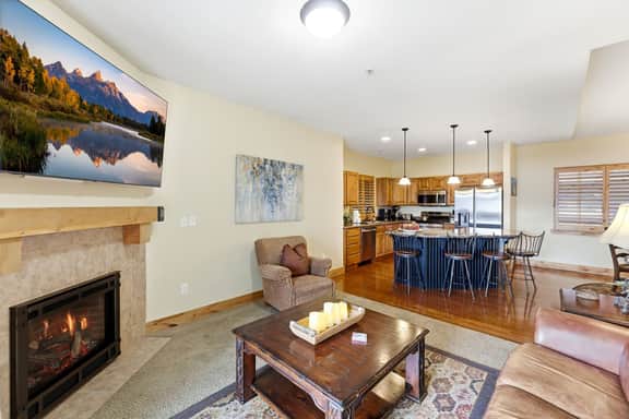 FM3405 - Bear Den