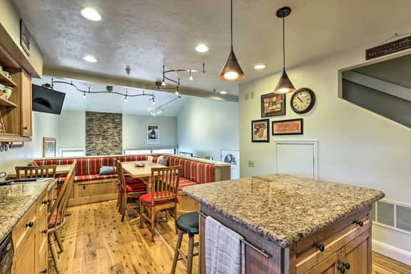 Ski In/Ski Out |Walk to Main Street |Fireplace