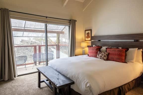 Ski In/Ski Out |Walk to Main Street |Fireplace