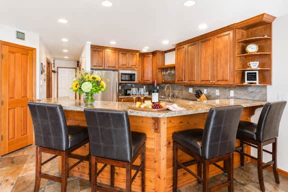 Heart of Deer Valley. Private, Hot Tub, Sleeps 12!