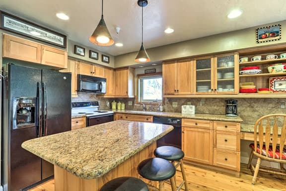 Ski In/Ski Out |Walk to Main Street |Fireplace