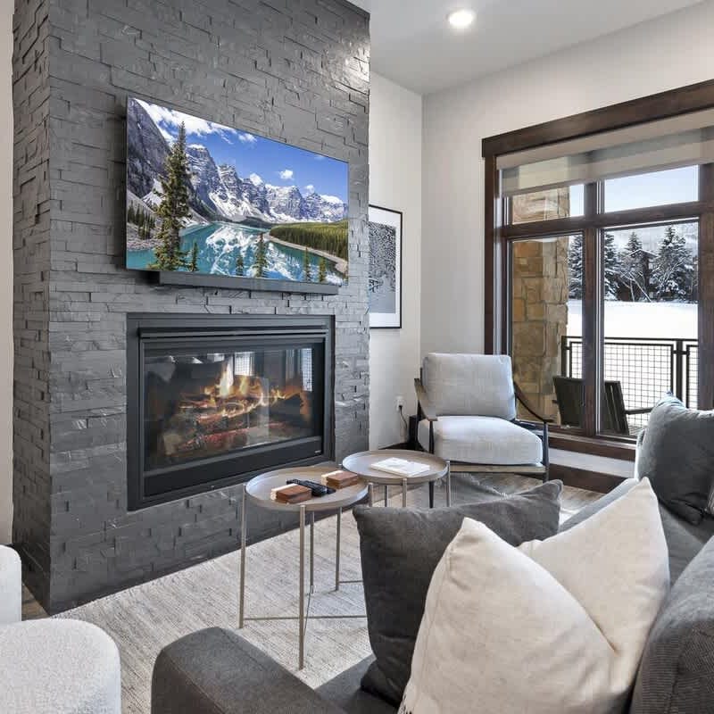 Mountain Luxury: Short walk to Canyons Lifts